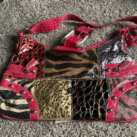 Beautiful Purses - Picture 2 of 6